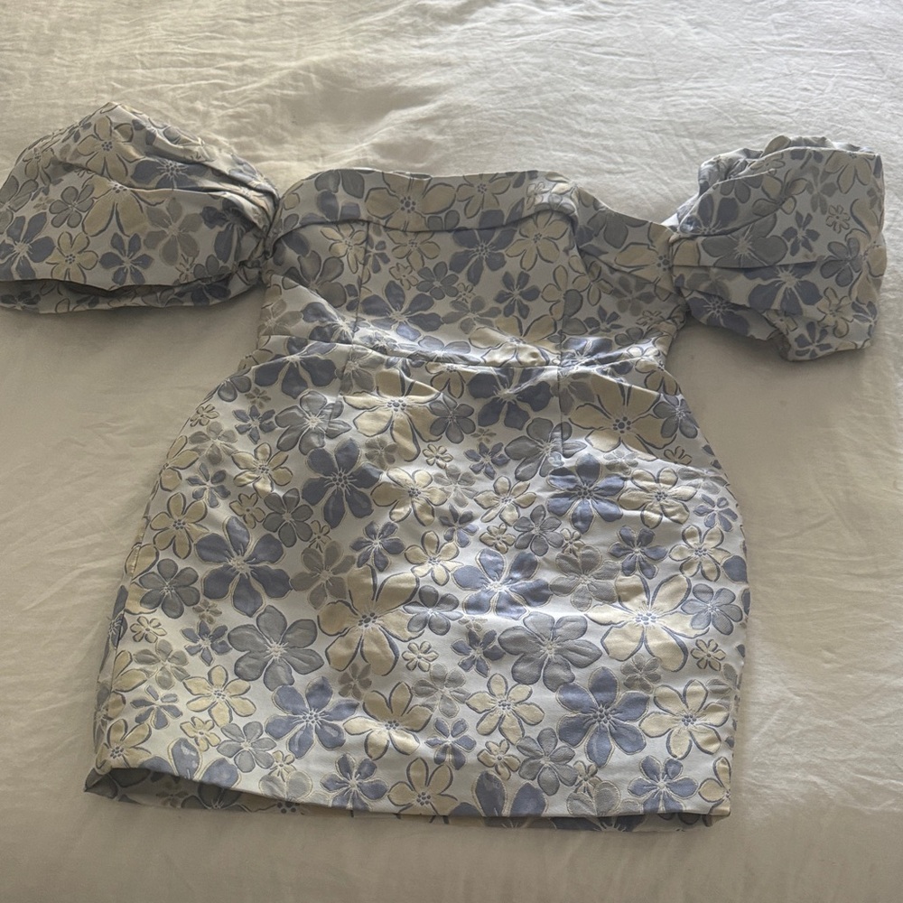 Elliatt Floral Off-Shoulder Mini Dress in Blue and Cream